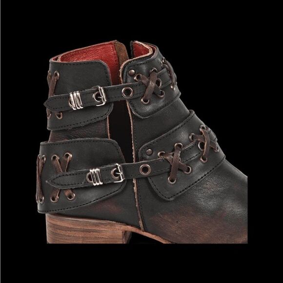 Freebird Dublin Boot Distressed Black Size 9
B28 - Picture 7 of 8